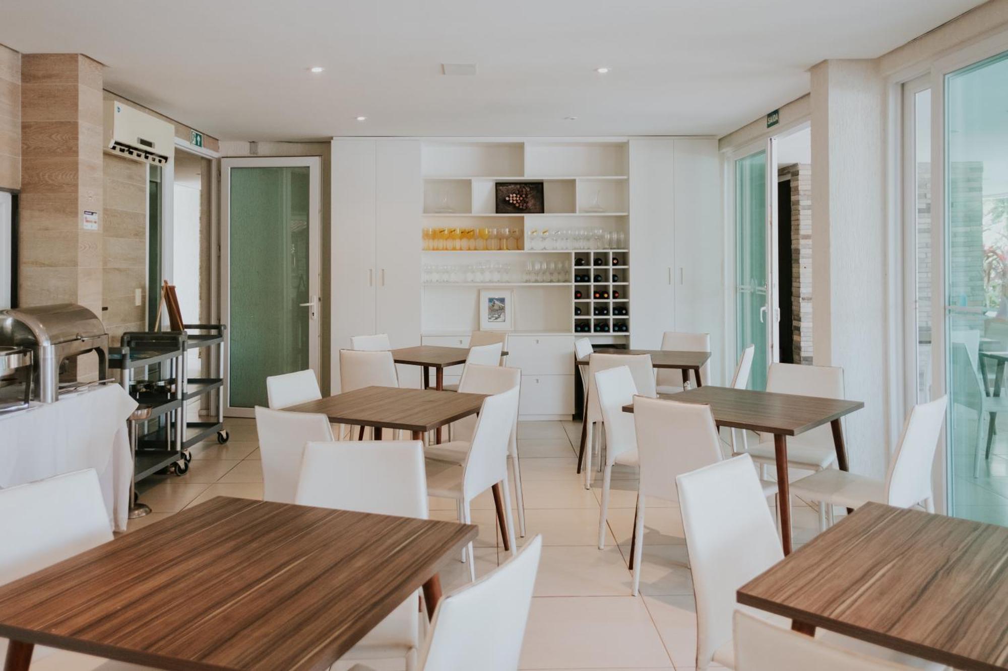 Wave & Lounge Bar Hotel 4*